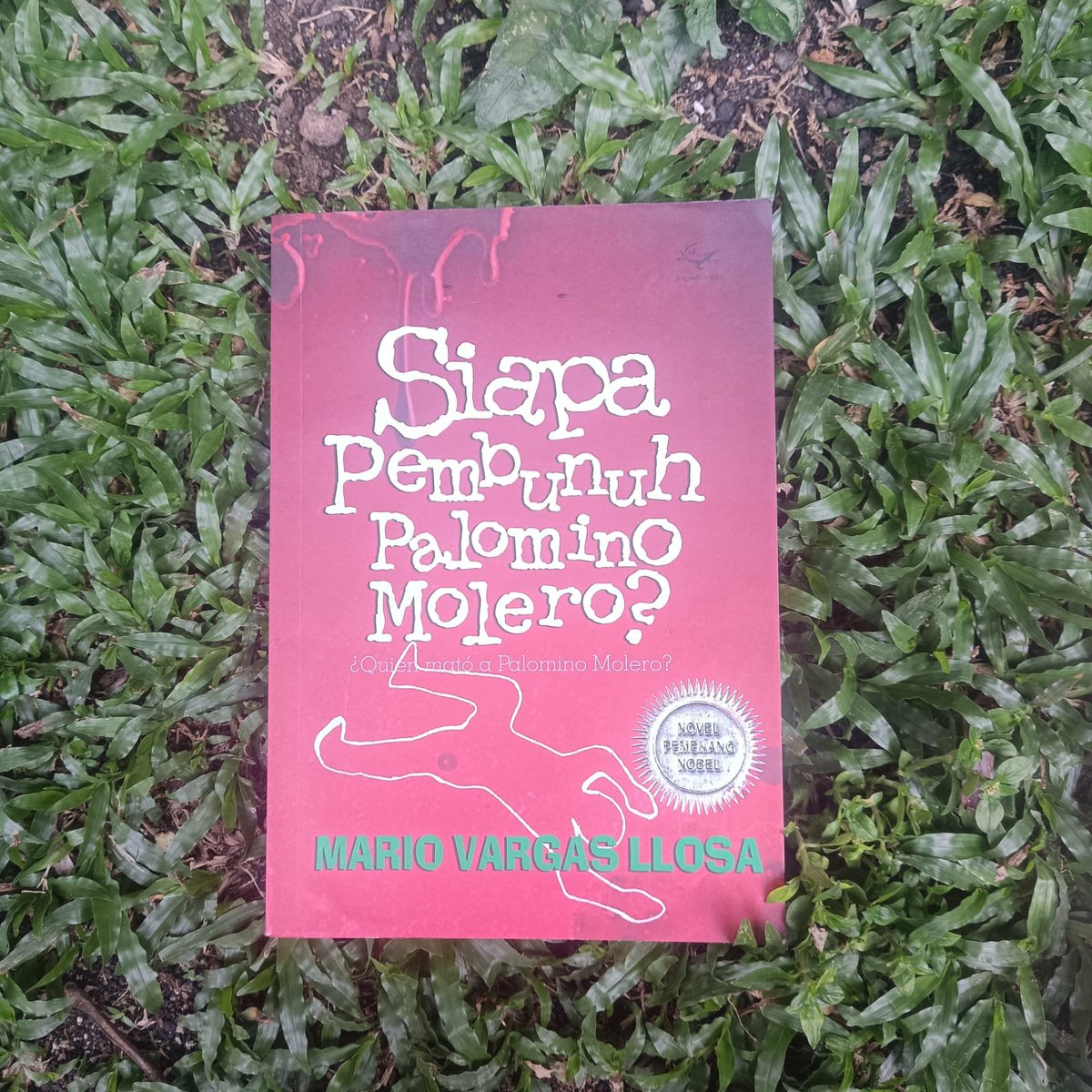 senogp's tweet photo. Tiga buku ini juga akan saya giveaway kan. Ada yang tertarik? https://t.co/CqYuPZKQ7C