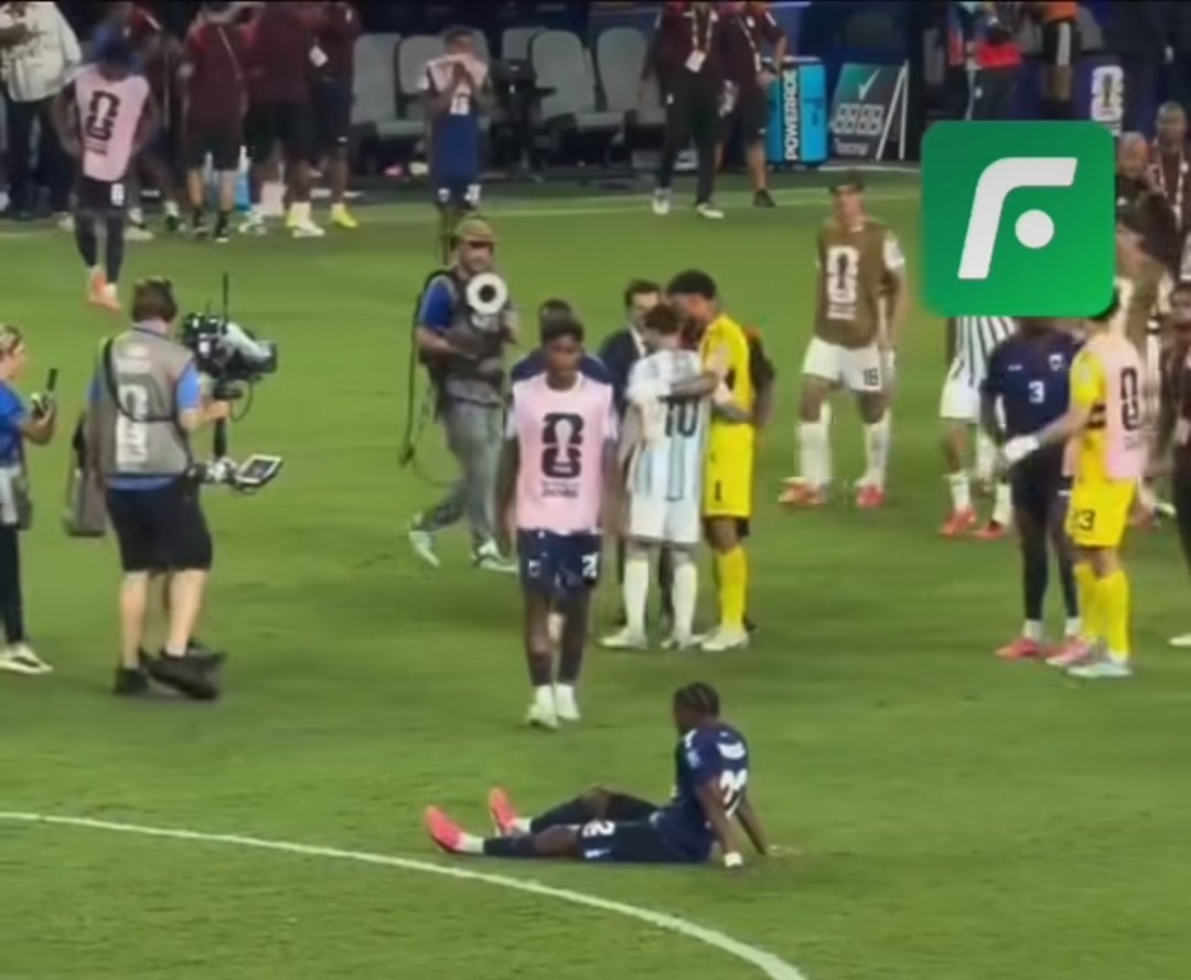InFausto's tweet photo. @RMadridDatos Messi os violo con tal violencia a los merengues que años después seguís persiguiéndolo inventando subnormalidades 🤣🤣🤣 ojalá os recupereis algún día y consigais sentaros sin dolor https://t.co/tJzSHXc4pp