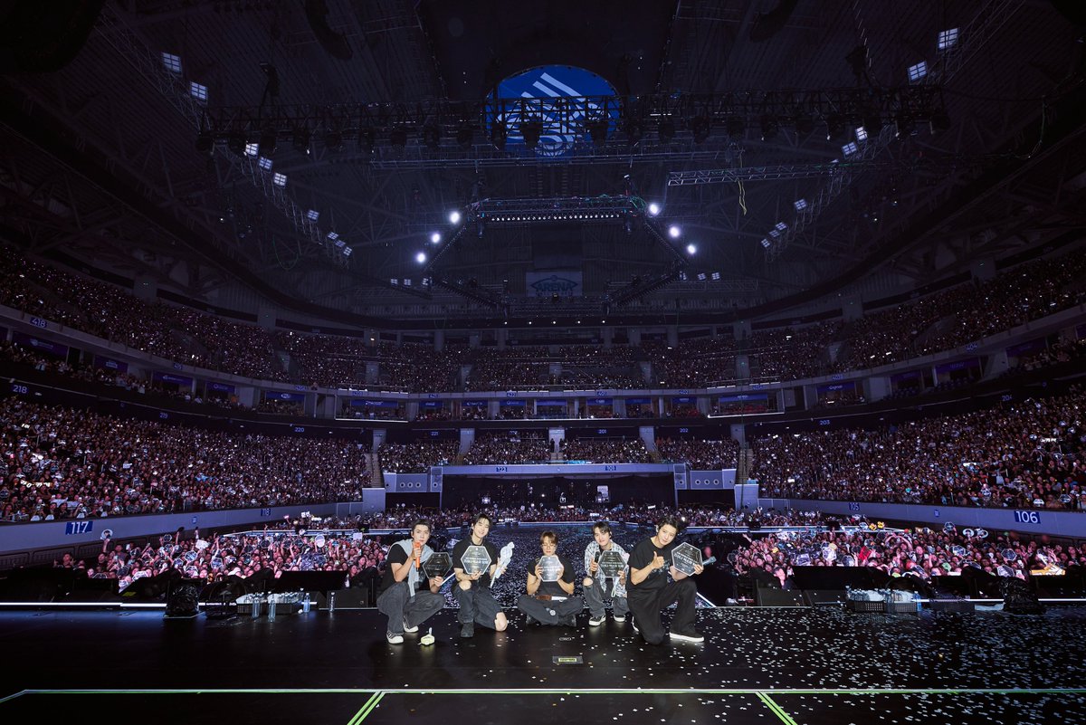 weareoneEXO's tweet photo. EXO PLANET #6 – EXhOrizon in #MANILA DAY 1🩶
 
#EXO #엑소 #weareoneEXO
#EXOPLANET #EXhOrizon https://t.co/4UjzNSN5Pw