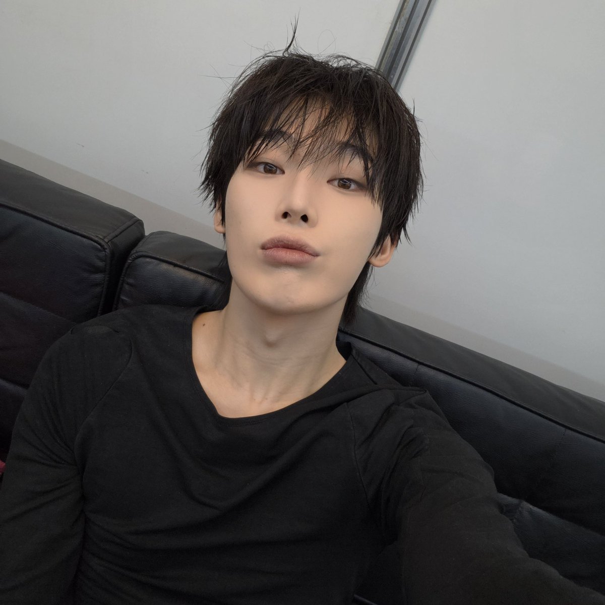 AsiaEnhypen's tweet photo. DM | 260705

#SUNOO sent a DM 💌    

- [sent 5 gift photos]
- Ta-da! A gift.
-  I tried the forehead-exposed hairstyle for a bit, then I let it back down kekekeke
- hehe
- I think I’m going to be knocked down. I’m so tired.
- I’ll say good night in advance hehe
- Bye~~

#김선우 #ENHYPEN #엔하이픈 @ENHYPEN_members @ENHYPEN