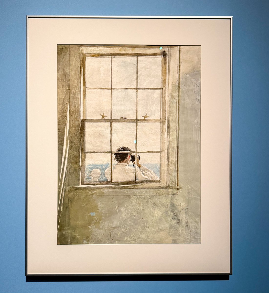 mobcut's tweet photo. アンドリュー・ワイエス展良かったー  あの場所を訪ねているみたいだった  涼しくなった  その時見たものを描くこと…   最後が奥さんの絵でグッときたー
物販にあったワイエス縁の地域のお菓子パッケージとの色彩の違いがすごい  どちらもアメリカ…！ https://t.co/Mu156S6i7d