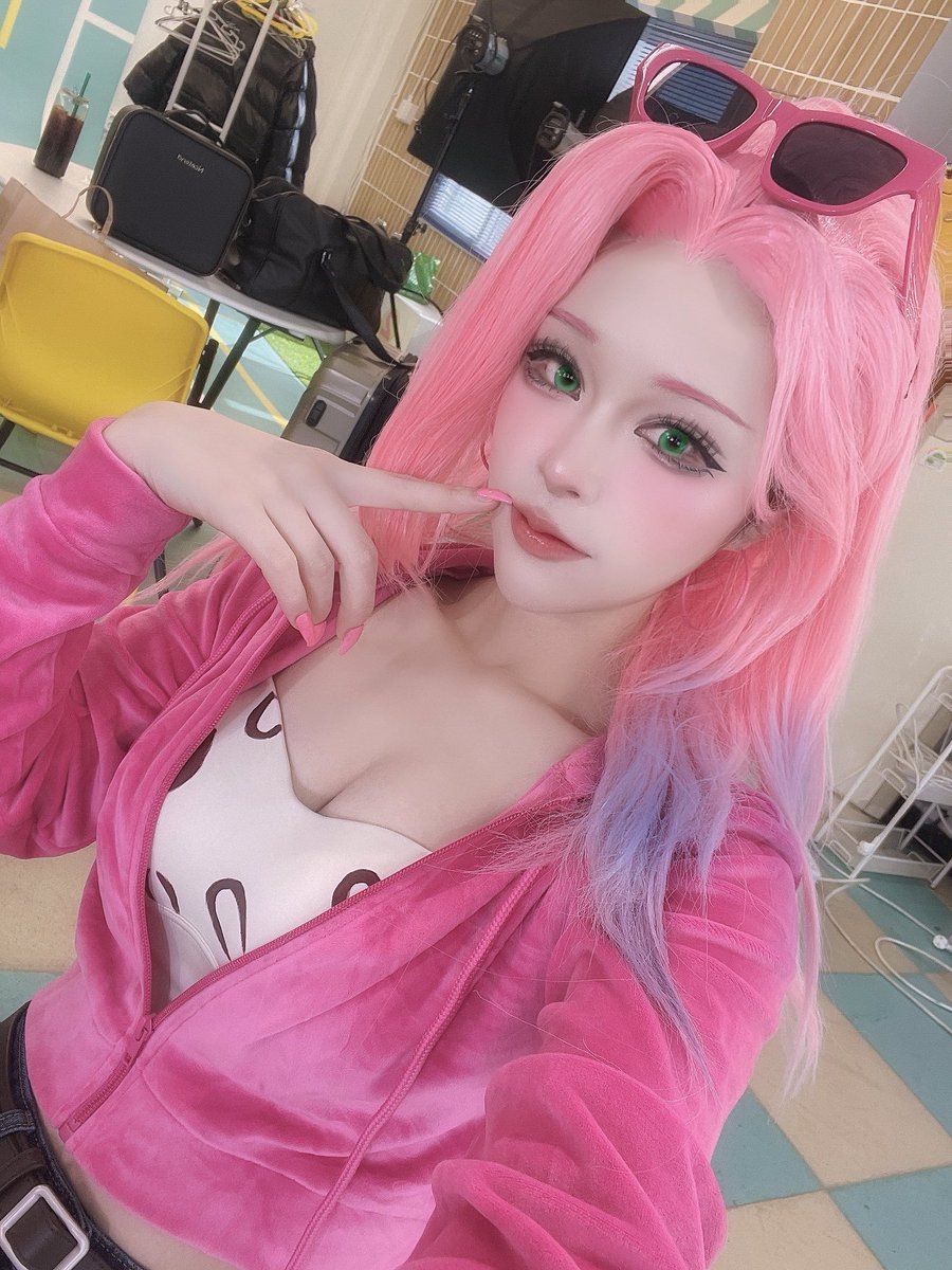 Rahell_S2's tweet photo. 🪼
どちらが好きですか？💗

#ALNST #alienstage #mizi https://t.co/BDg0Obac65