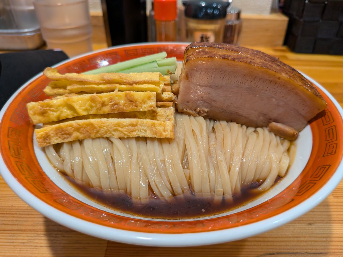 otto_sei_86's tweet photo. 最初にたまご「かけ」ご飯って言うたん誰よ？どこがかけなの？
混ぜでしょうが！子供がまだ食ってんでしょうが！

#麺や清流 https://t.co/lo8umFtuvl