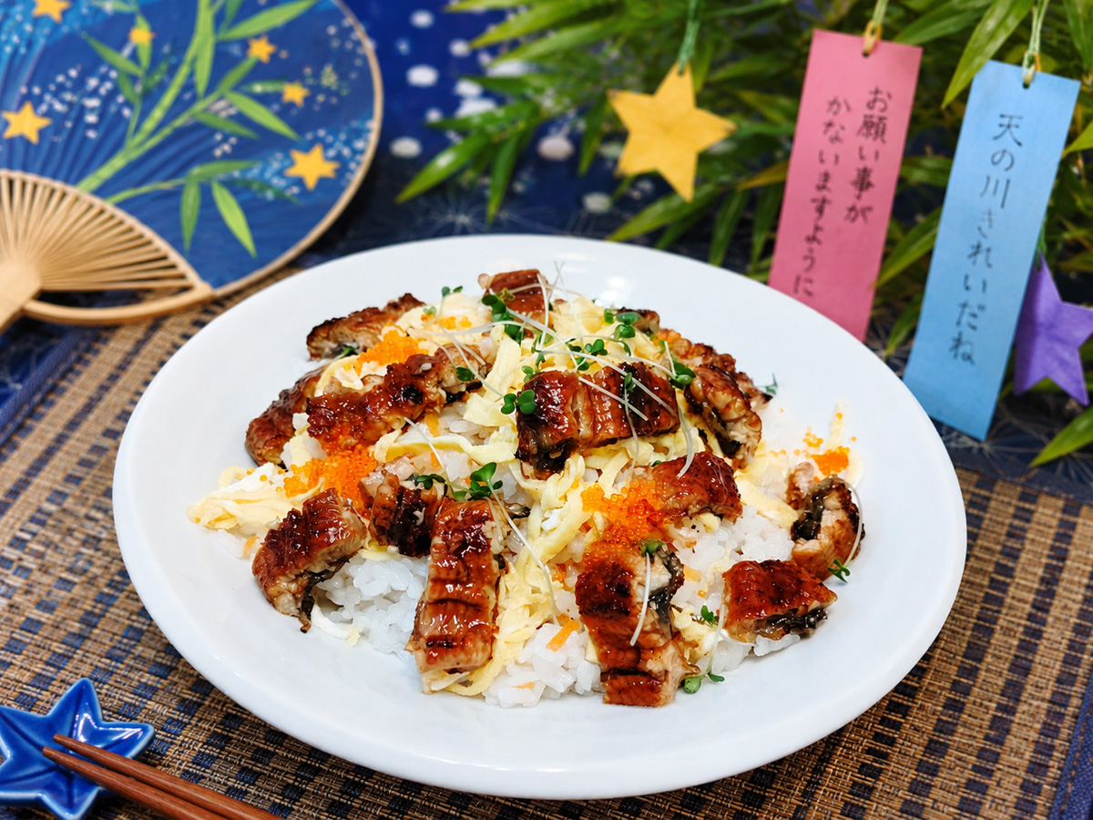 selectfood's tweet photo. 🎋もうすぐ七夕

七夕を「たなばた」と読むのは、日本古来の神事「棚機」が由来。

七夕には、そうめんを天の川に見立てて食べる風習も✨
今年は「うなぎそうめん」や「うなぎちらし」で、ちょっと贅沢な七夕はいかがでしょうか😊
https://t.co/wqnLLhwww3
土用の丑、お中元にも浜名湖うなぎがお勧め。 https://t.co/nZB1jzFZNu