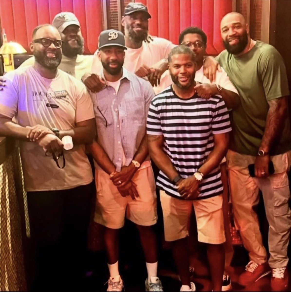 bballforever_'s tweet photo. LeBron James with his St. Vincent St Mary teammates in Akron last night, including Cavs assistant GM Brandon Weems 👀

(via ESPN Cleveland) https://t.co/ImN832152j