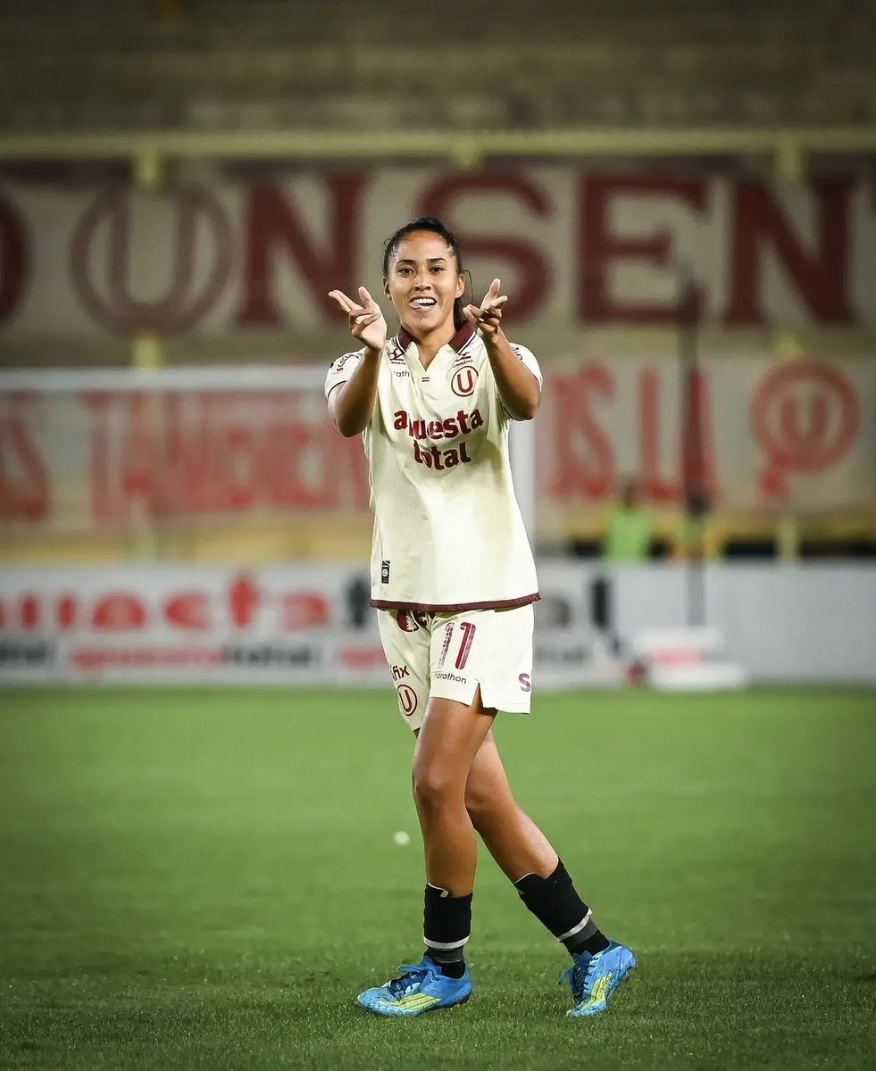 ErrorArbitralTR's tweet photo. Yo sé que todos estamos pendientes del Mundial, pero Universitario acaba de HUMILLAR y eliminar a Alianza Lima en las semifinales de la Liga Femenina.

En fútbol masculino, de menores o femenino, a Alianza Lima SIEMPRE le tiemblan las piernas cuando tiene a la U enfrente. Esto es así.