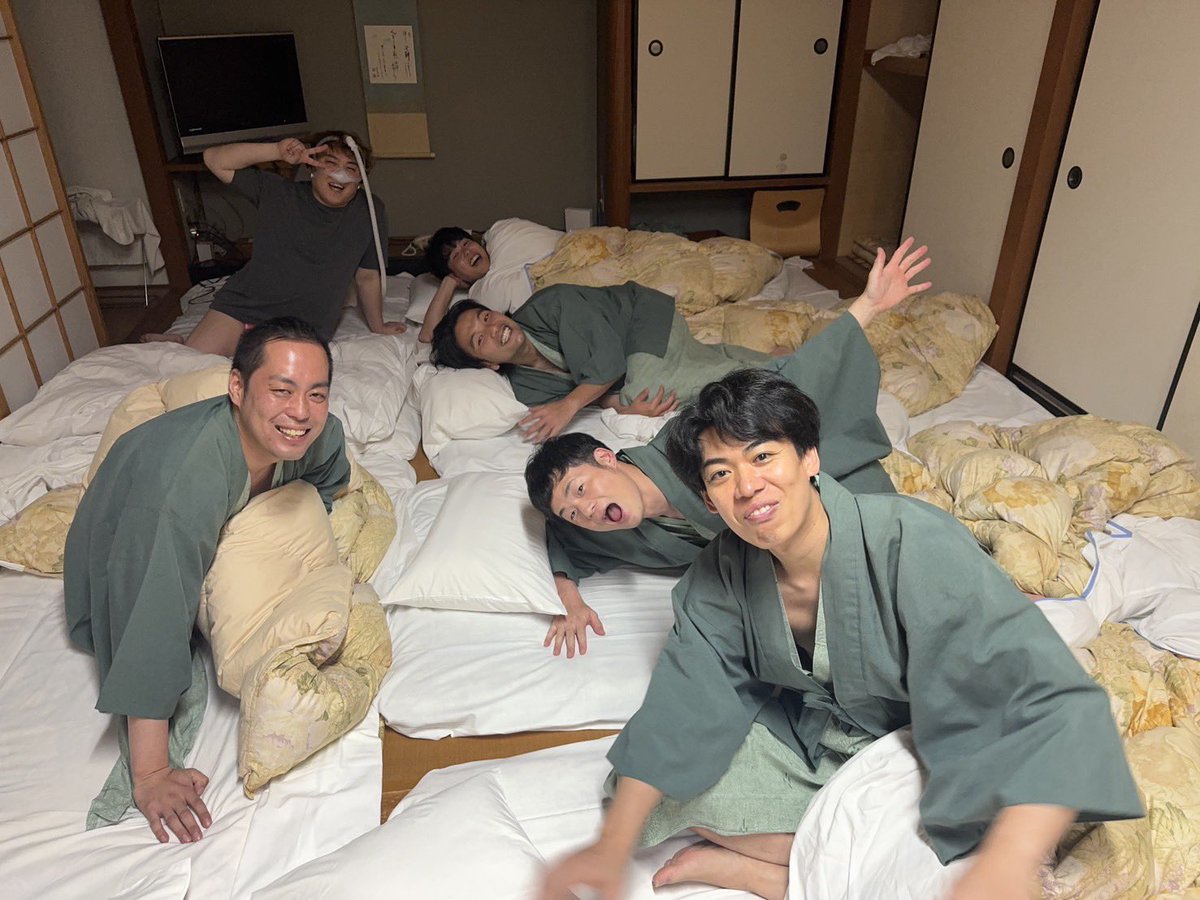 YutaNakatani's tweet photo. 見取り図寄席in岐阜！🙏

町田が、みんなを寝させないように大声で質問をし続けていたのと、寝てる盛山さんにチャーハンの匂いを嗅がせ続けてたこと以外は最高でした！！ https://t.co/xFAcvi1Da8