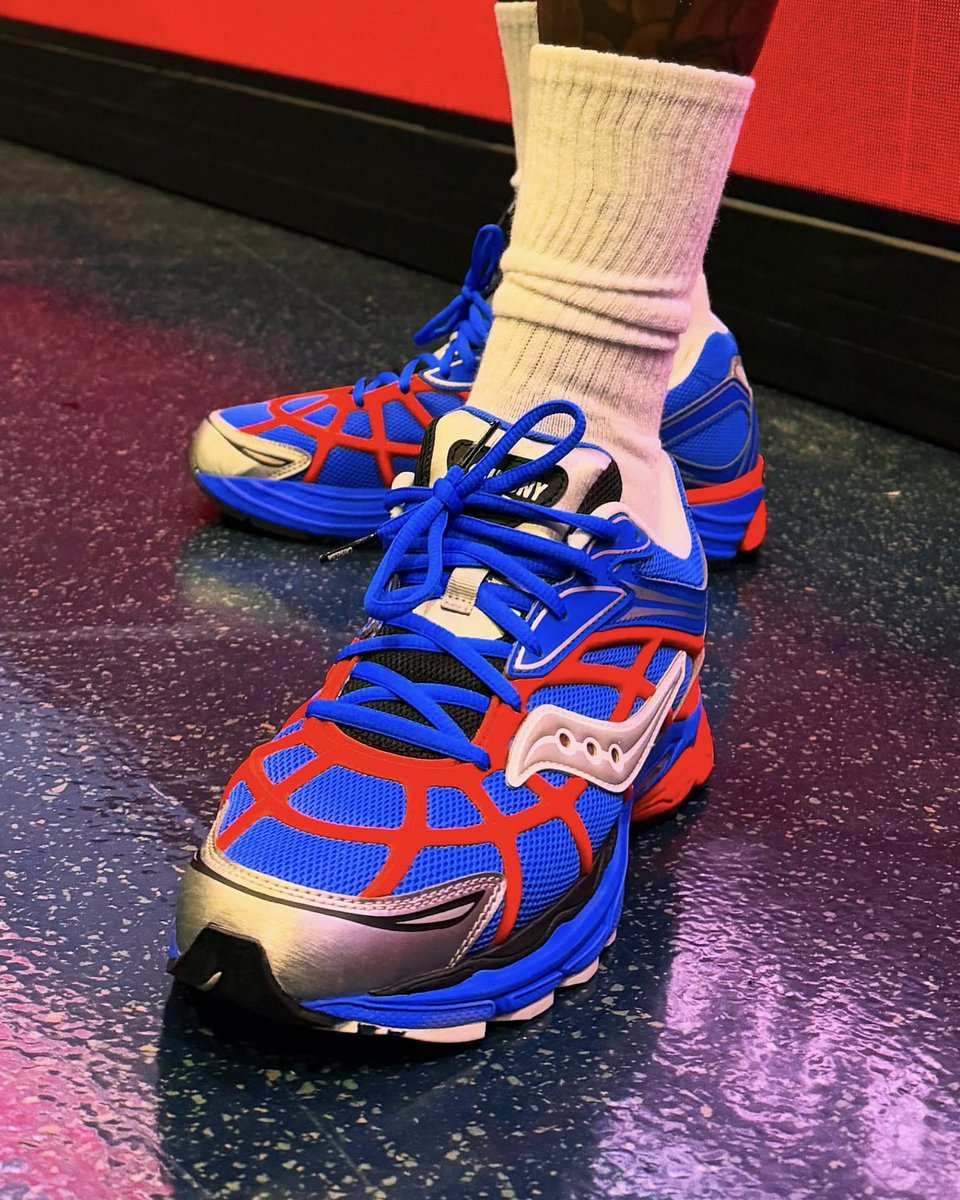 SoleRetriever's tweet photo. FIRST LOOK: Westside Gunn unveils an alternate colorway of his unreleased “Spider-Man” Saucony Omni 9 Web for July 4th 🦂🕸️

📷 @WESTSIDEGUNN https://t.co/1O9xSHaTtm