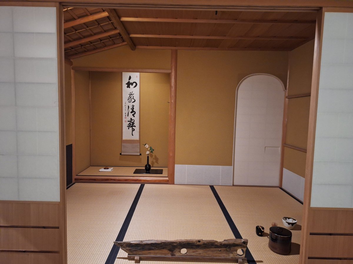 villa2666's tweet photo. New spot to smoke weed and do calligraphy https://t.co/u8MCkLhIss