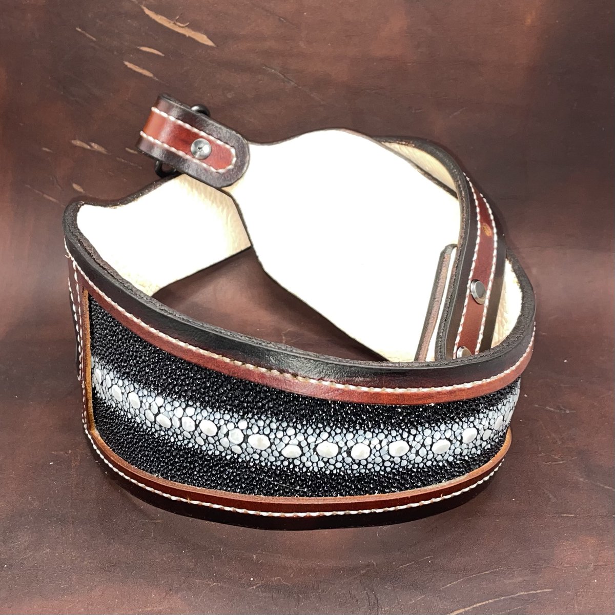 APDSWorks's tweet photo. Here is another one of our new exotic collection Rifle and Shotgun Slings that was added today, with authentic Row Stingray Hide!!! https://t.co/2Jiq98g7nH