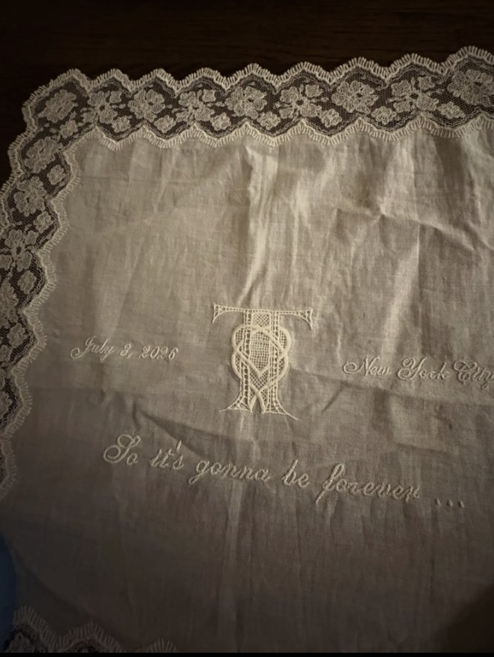 tribunephl's tweet photo. BLANK SPACE EASTER EGG 💍
Guests at Taylor Swift and Travis Kelce's wedding received a special keepsake featuring the lyric "So it's gonna be forever" from Swift's hit song #BlankSpace.
Maren Morris shared the embroidered wedding favor on #Instagram, calling it a sweet nod to one of Swift's most iconic songs. 💕
#dailytribune