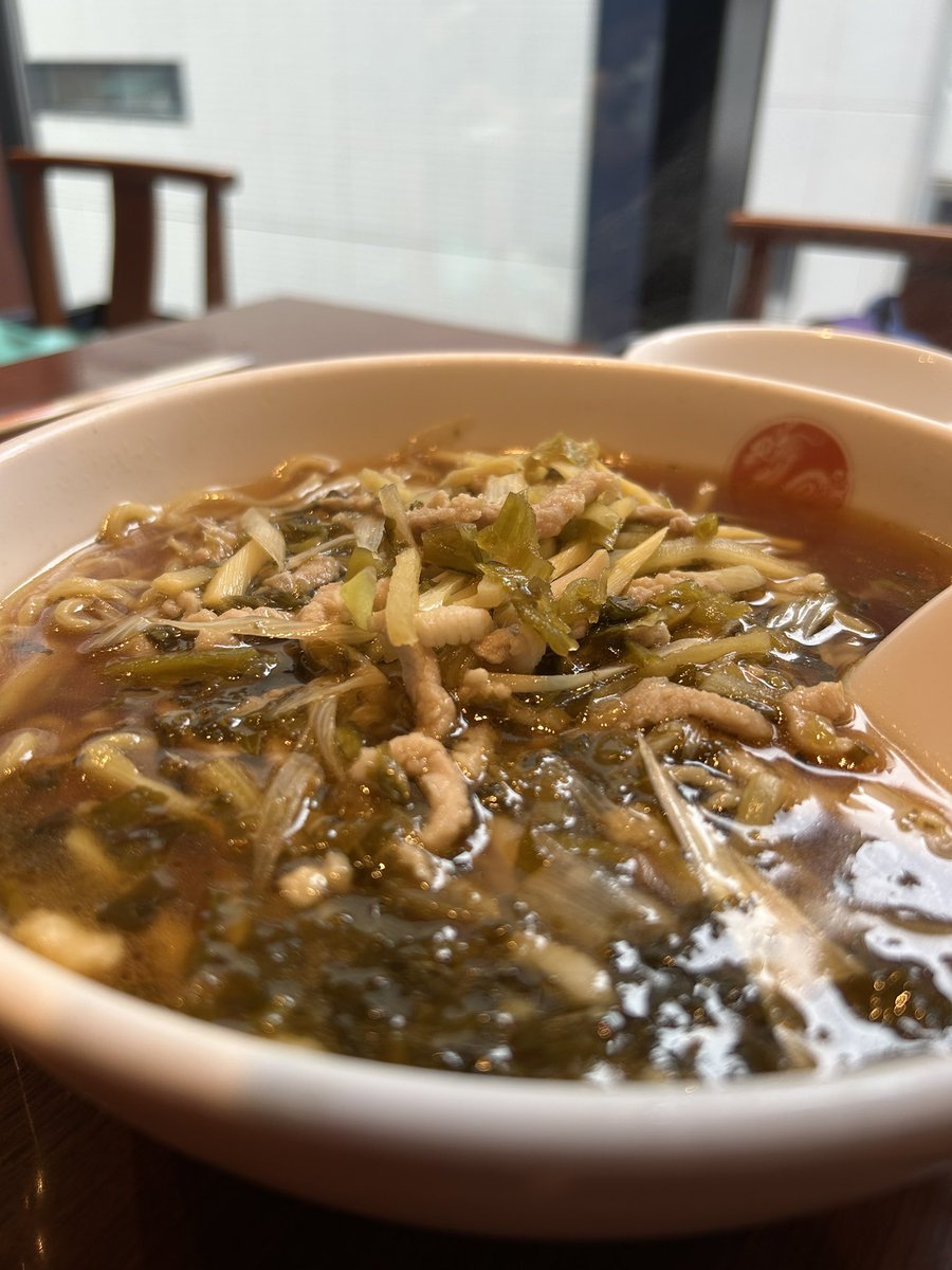 Cygnus_olor's tweet photo. 銀座天龍30分待ちで入店。名物焼き餃子と高菜そば。 https://t.co/atZD6QRKEI