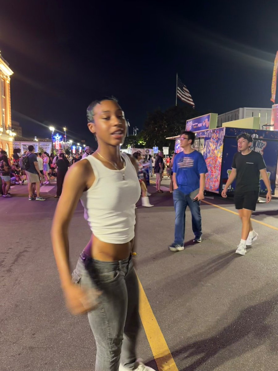 ChanelPriyya's tweet photo. Happy 4th or w.e https://t.co/PSk6uYToL0
