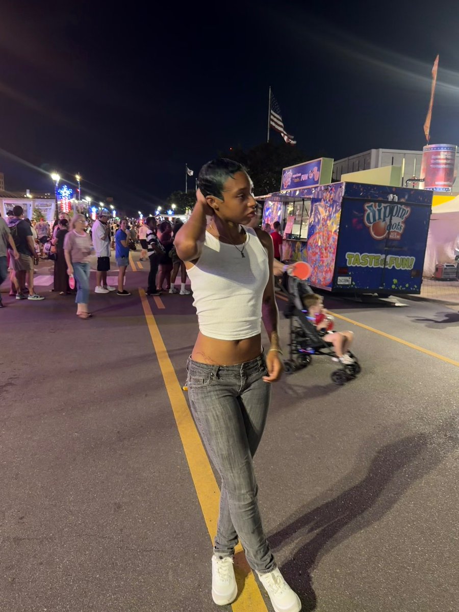 ChanelPriyya's tweet photo. Happy 4th or w.e https://t.co/PSk6uYToL0