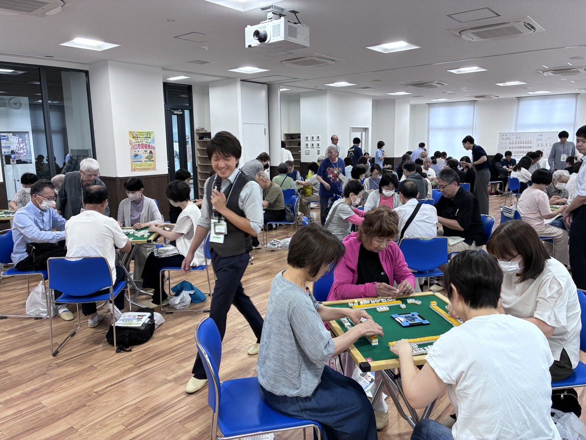 carp_2000_3500's tweet photo. 昨日は川口市主催の健康マージャン体験初心者イベントのメイン講師を務めさせていただきました！
2日間で約250人の方にご来場いただきました！
参加者さんの「すごい楽しいです！」がたくさん聞けて充実した時間を過ごさせていただきました！
本当に麻雀って最高のゲーム！ありがとうございました！↓ https://t.co/gLT4GNKTTb