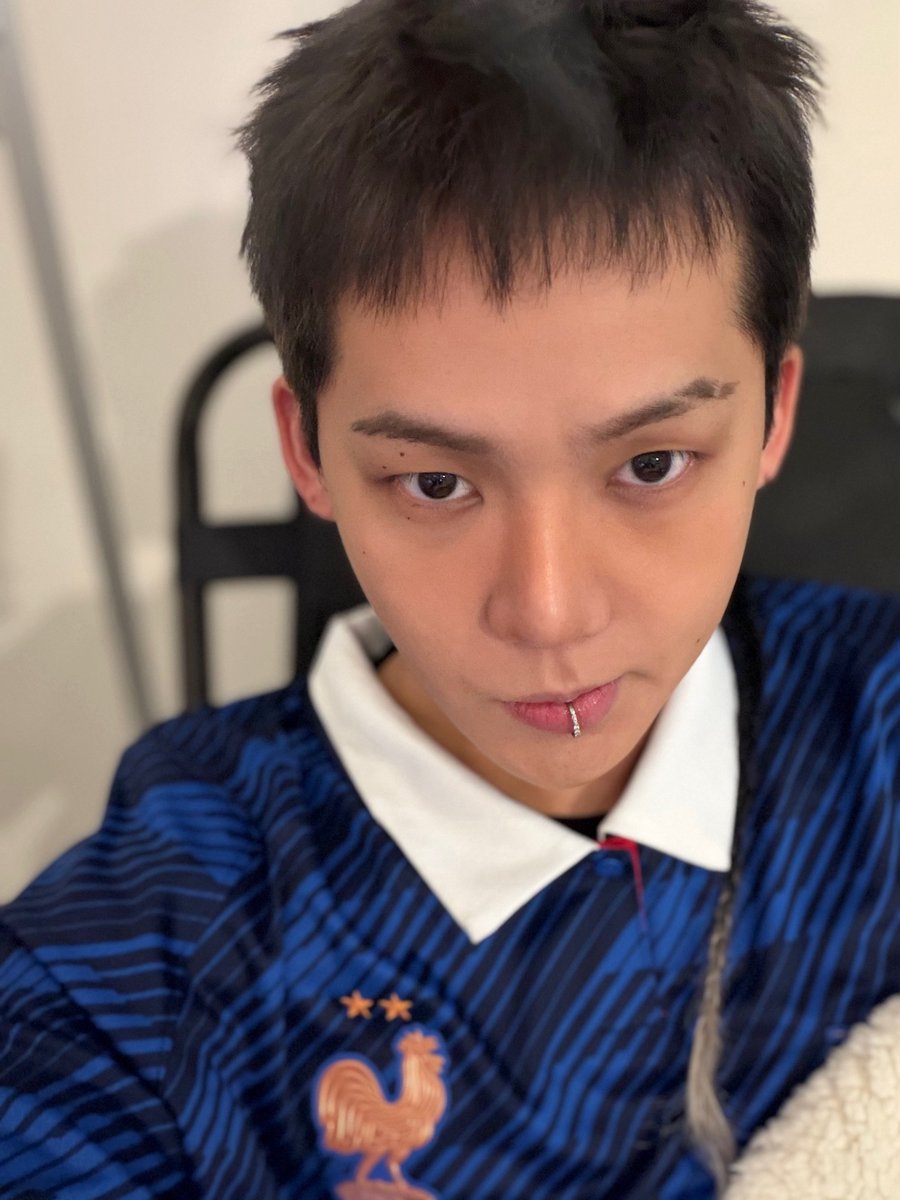 HYUNH4YI's tweet photo. 260705 choi hyunsuk weverse dm 📮📸 #최현석

🦔 ah i need to do my make up but i want to do DM too, that kind of feeling?
🦔 (sends meme)
🦔 there’s no way i can do both!!!!!!! this is like a modern romeo and juliet!!!!
🦔 (sends meme)
🦔📸 (sends photo) did my makeup but i haven’t done my hair yet, why is the back of my head like that.
🦔📸 (sends photo) my hair is a hedgehog!!!!!!!!!
🦔 i haven’t done my hair yet but it feels like i already did? 😏
🦔 (sends meme) 
🦔 y/n wahh but my hair really grew a lot, it’s totally a long hair????
🦔 (sends memes)
🦔 ah i really cant do longer hair ㅋㅋㅋㅋㅋ rapunzel rapunzel ㅋㅋㅋㅋㅋ it’s already long right now!!!!!
🦔 but… sometimes… i miss sukjjonku… esp eminem sukjjonku… no like… sometimes no… every single day…
🦔 (sends that ronaldo crying gif lmao)
🦔 but if i do that again then my head would be cold ㅋㅎㅋㅎㅋㅎㅋㅎㅋㅋㅎㅋㅎㅋㅎㅋㅎ cant do styling with it too ㅠㅠㅠㅠㅋㅋㅋㅋㅋ
🦔 (sends meme)
🦔📸💝 (sends photo gifts)
🦔 hair is done!!!!!!!