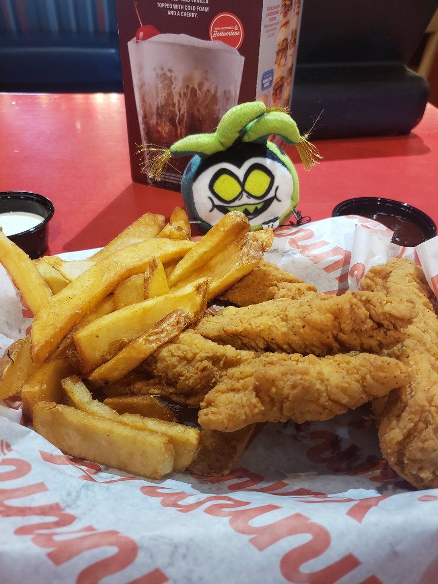 SourAppleArchie's tweet photo. Wow... Another great day at @redrobinburgers . We enjoyed our food. But we only have one complaint... THE FRIES WERE TOO GOOD!!!!!! https://t.co/sHbr6nJZIA