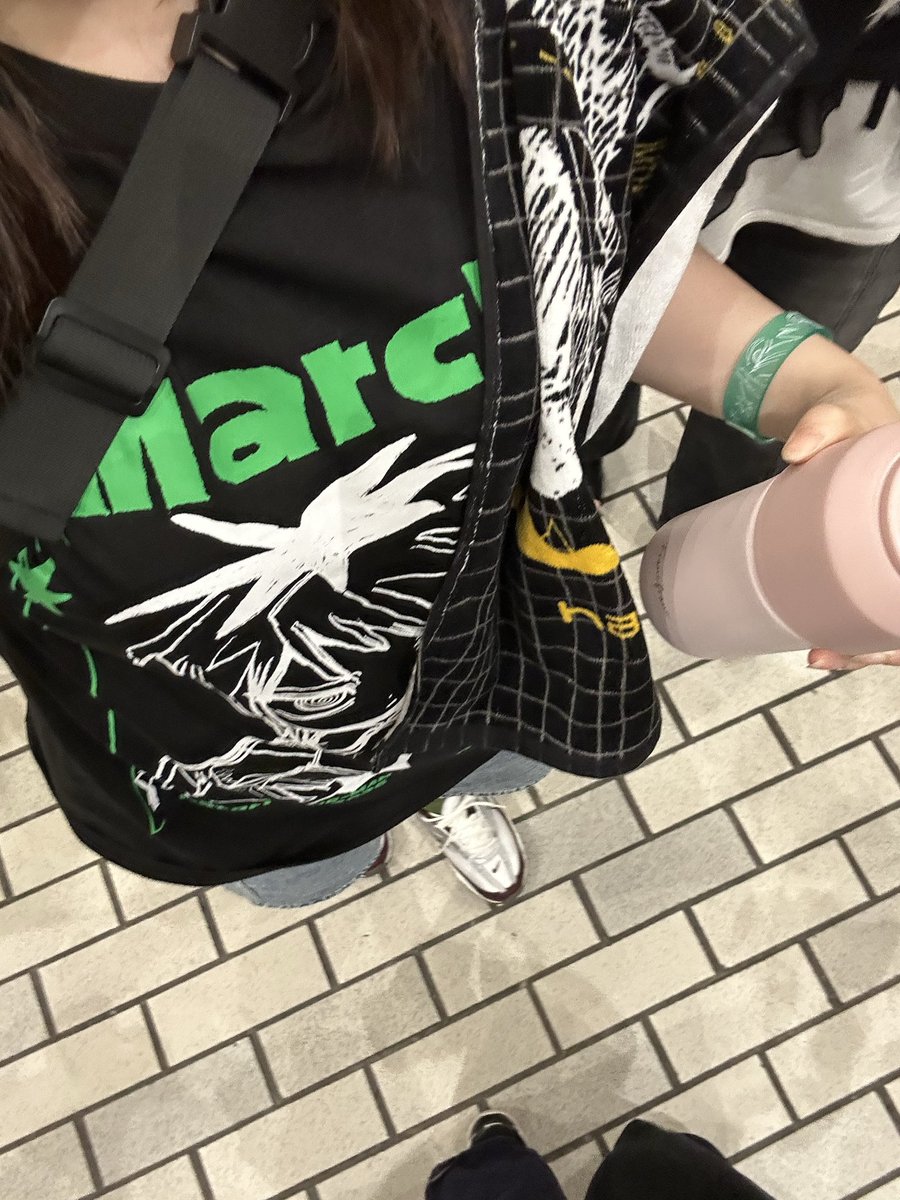 25ay_um's tweet photo. 昨日はなとり新潟〜！！！
たくさん跳ねたタオルぶん回した🎶ྀི
優しいお姉さんが銀テくれてめちゃくちゃ嬉しかった(　߹꒳​߹ )
 #なとり_行進 https://t.co/0imo5YaZfd