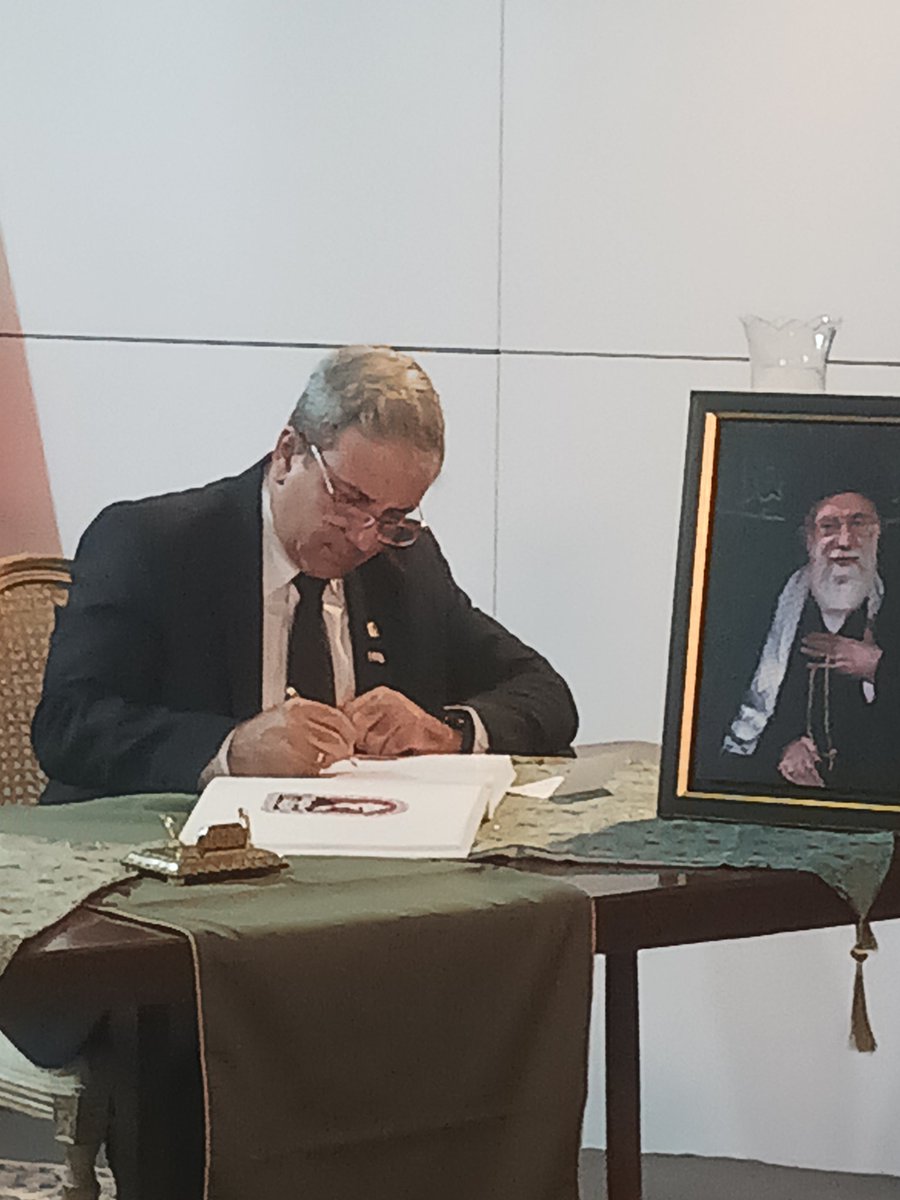 VergaraBuenoA's tweet photo. Delegación de #Cuba, presidida por el ministro del MES, DrC Walter Baluja asistió en Teherán a ceremonia oficial de homenaje al Líder Supremo de la Revolución Islámica, Gran Ayatolá Seyed Ali Jameneí,  despedido por millones de iraníes y decenas de delegaciones del mundo entero. https://t.co/7K1C0zn3sb