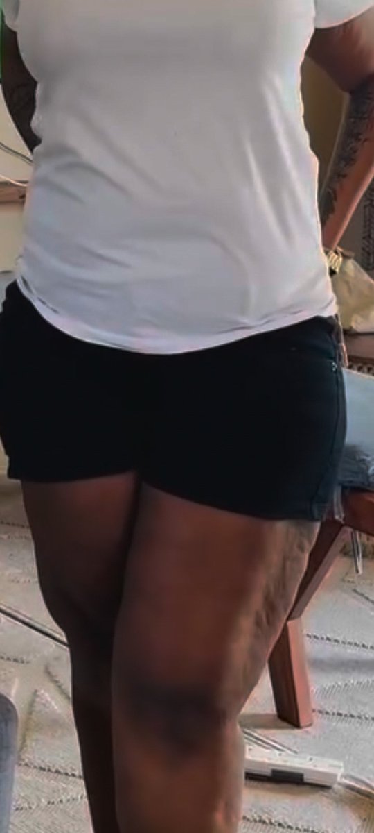 LabanMbunya's tweet photo. Kamene Goro needs to take a break from social media completely to fully regain her health and looks back.

Look at the thighs! She's become a faded Middle Aged once a very beautiful woman and how her expression lifeless and a miserable looking.

That's the look of “the games over.” When physical beauty starts fading, women take 180° turn in their life. She has no child and one time she said she doesn't want children.

These physical changes of aging are really giving the worst look of her. I am not going to lie, but it’s awful ending up looking like a scary Halloween costume when you were apparently hot in your late teens and early 20s and you took it for granted and didn’t think much of it but partying and becoming a minister of enjoyment. 
There's a big lesson there.