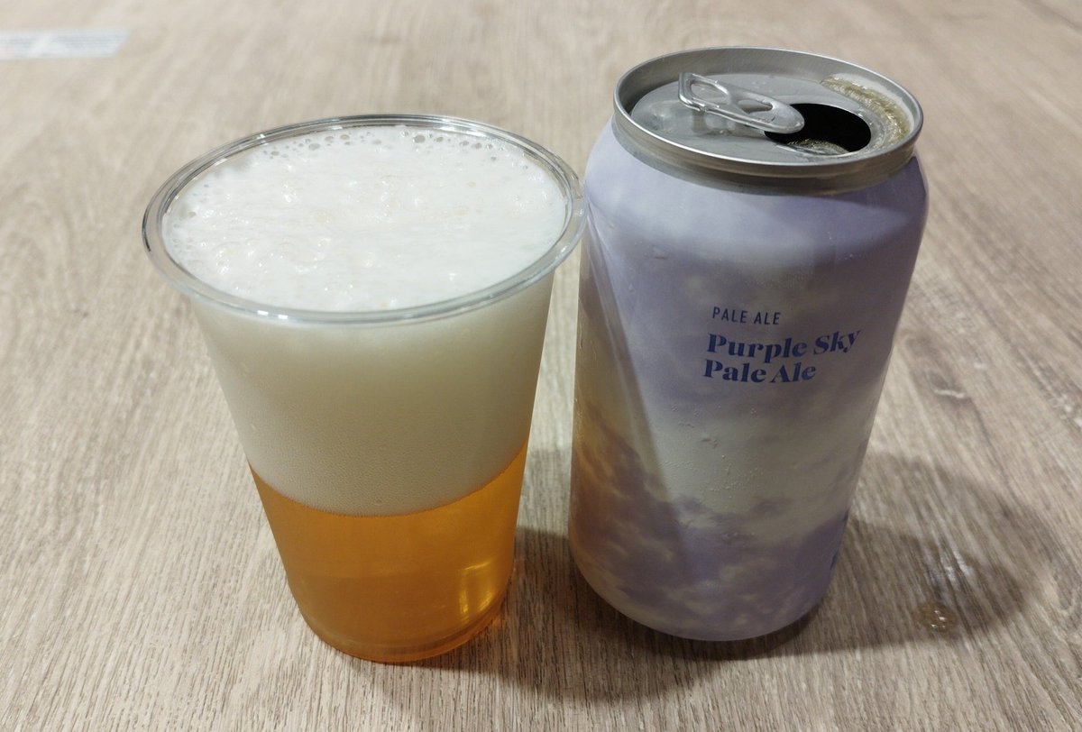 HrairooG's tweet photo. この柑橘系の爽やかさよ！🍊
フルーティさも残しつつ、他のものより酸味強めの喉越し軽く🍺
缶のデザイン通りの表現ままですね☺
#Ymarketbrewing 
#PurpleSkyPaleAle https://t.co/2kMBhRZ7L5