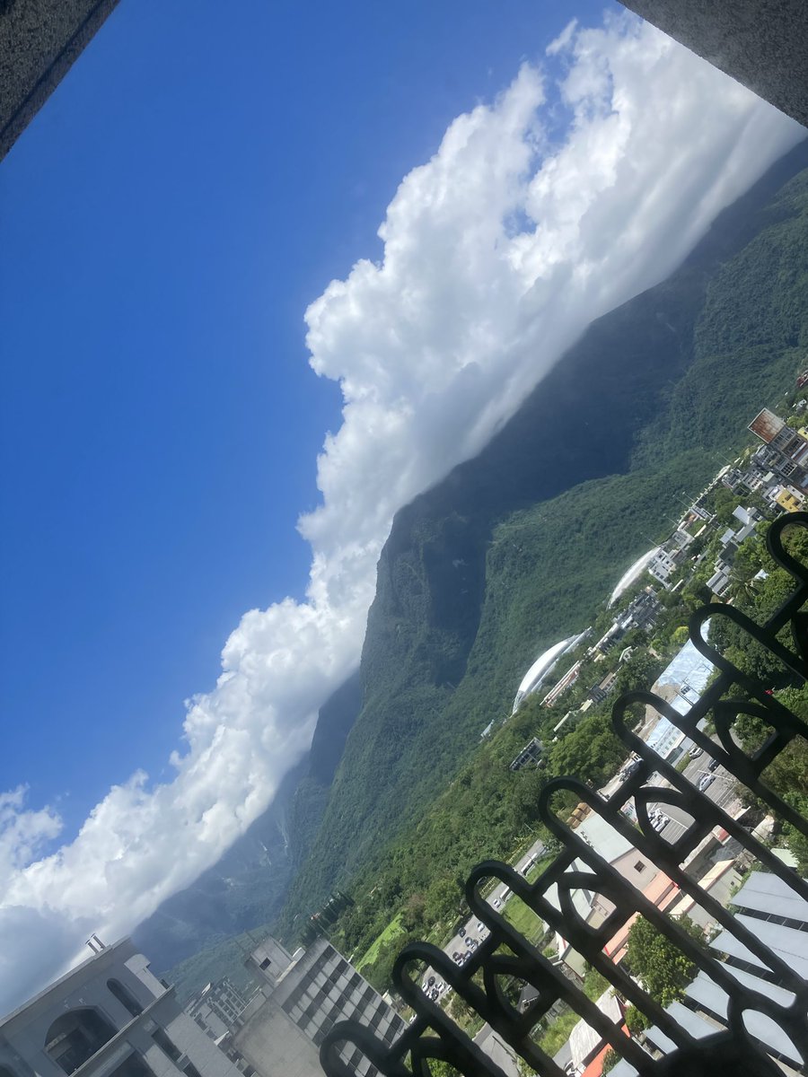 HongShi57078's tweet photo. 太陽好可佈～～🌞🥵

#花蓮
#阿美族 https://t.co/3rvL7iDaBZ