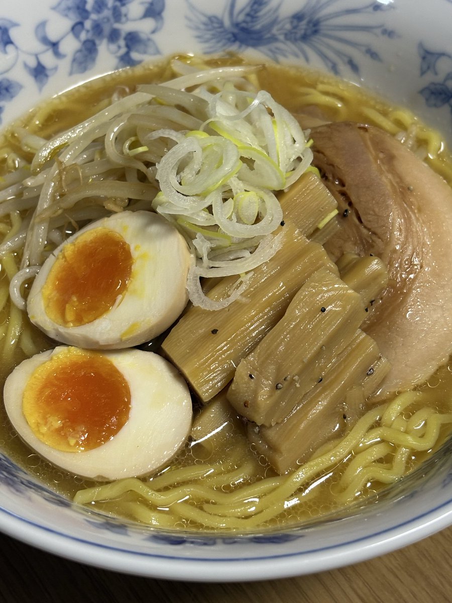 colorer171's tweet photo. ニコッと😄シェア✨🤝

🍜彩空家系ラーメン作ったよ
嫌なら…食うなぁ〜𐤔𐤔笑¨̮

梅雨空☔️体調崩さないように
気持ちは晴れてこぉ〜🤗 https://t.co/PBloB08U19