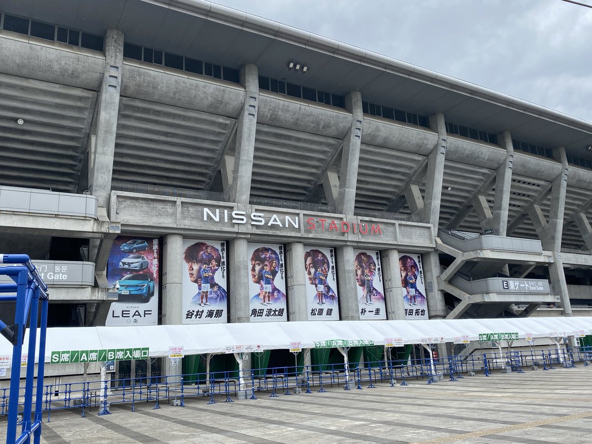 charokin's tweet photo. 横浜の日産スタジアムまで来ました https://t.co/Tfx7M9YLGi