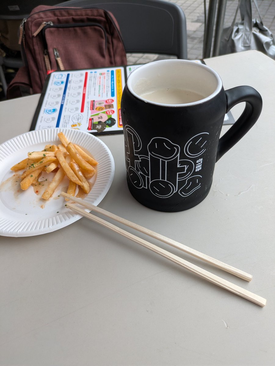 Tojyurou's tweet photo. ２杯目。ベルロ、フェストビア。
専用マグです。
苦味も程よい、ぐいっといってもゆっくりでも美味しい。
#名古屋オクトーバーフェスト https://t.co/XfiuhAza6I