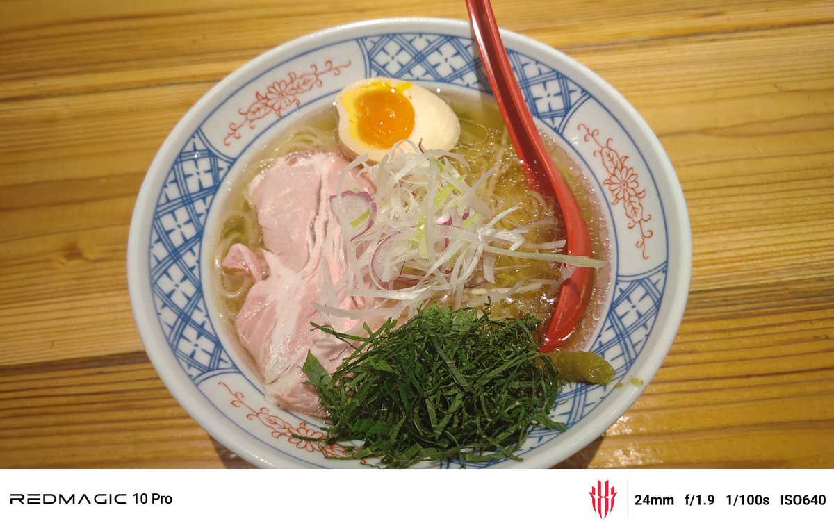 koneruto1's tweet photo. 26-40
#醤油ラーメン専門店醤和堂
冷やし昆布水らーめん細麺
今年もこの季節がやって来たー
細麺は加水率低めで歯応えの良いやつ
替え玉はちぢれ麺
こちらは加水率高めのモチモチ噛み応えのあるタイプ
替え玉するとどうしても最初のスープの旨さは薄くなる
最初がちぢれ麺が良いかな〜
リピ確💯💕 https://t.co/ZoZlN7k2V1