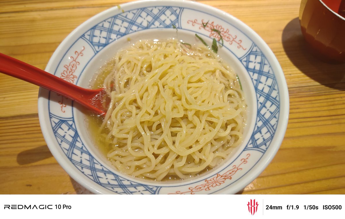 koneruto1's tweet photo. 26-40
#醤油ラーメン専門店醤和堂
冷やし昆布水らーめん細麺
今年もこの季節がやって来たー
細麺は加水率低めで歯応えの良いやつ
替え玉はちぢれ麺
こちらは加水率高めのモチモチ噛み応えのあるタイプ
替え玉するとどうしても最初のスープの旨さは薄くなる
最初がちぢれ麺が良いかな〜
リピ確💯💕 https://t.co/ZoZlN7k2V1