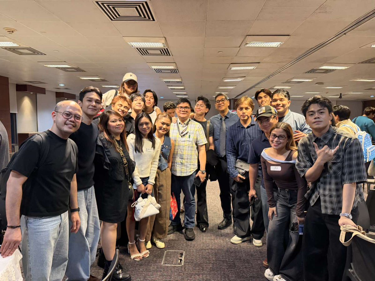 polarisabscbn's tweet photo. LOOK: Star Magic artists from Polaris #CarmelleCollado, #KHIMO, #JMYosures, #ReivenUmali, #LykaEstrella, #ArveryLove, #ChristianTibayan, #LorraineGalvez, #DreiSugay, and P-pop group #WRIVE attended a productive music workshop led by Direk Lauren Dyogi. https://t.co/sOUckh1lbW