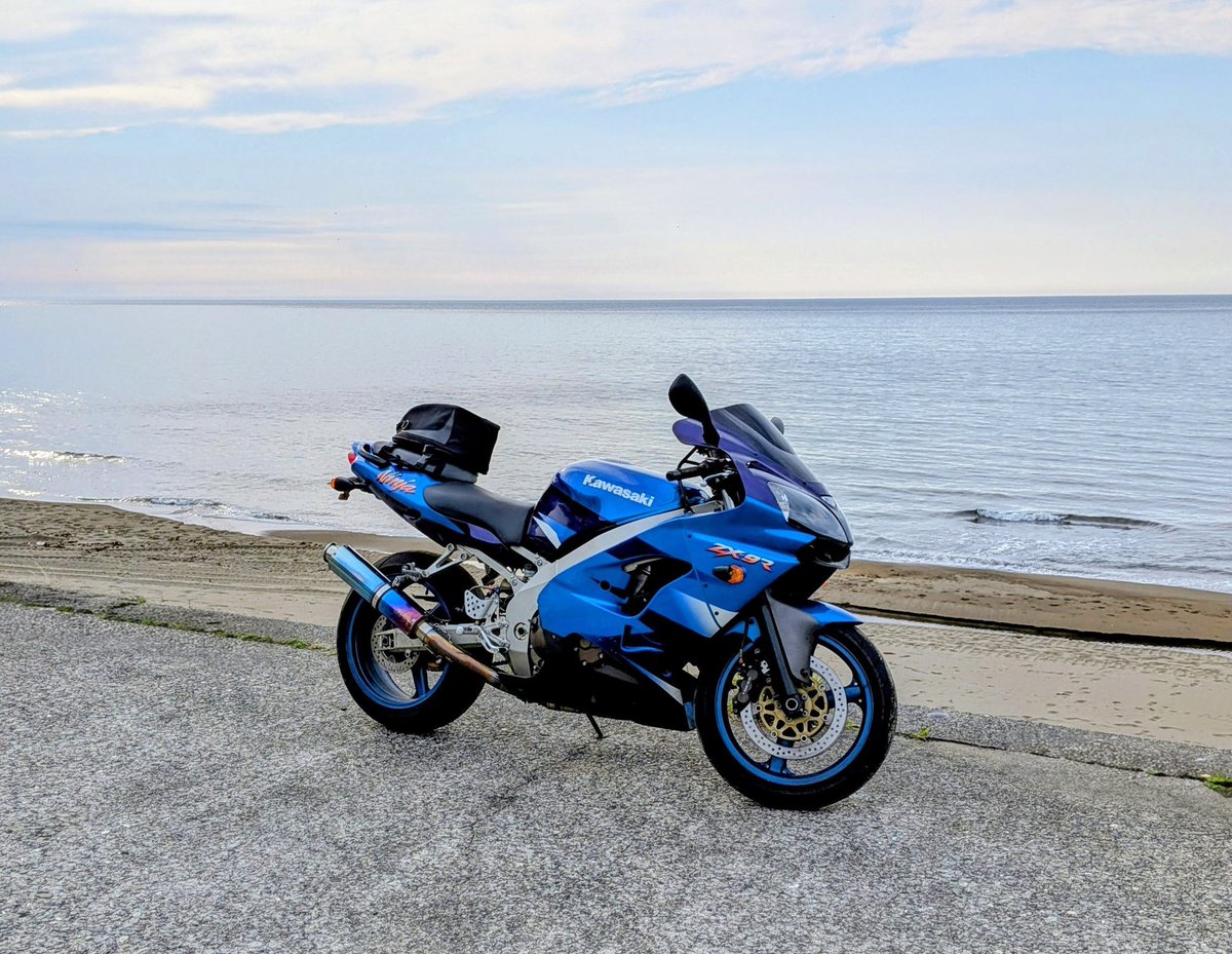 tunagirider's tweet photo. 昨日は心房検診で長野の🏥までツーイング🏍
診察まで2時間半かかって終わったのは昼過ぎ💦

19号と五輪道路で白馬ジャンプ台に‍ ꐕ//
白馬駅前で🍔☕して148号で糸魚川に行きました❣️
海の見える⛩️から弁天岩🌊
5時過ぎでマリンドームは閉店😭
行くあてもなく上越の夕日を見ておとなしく帰りました🤣 https://t.co/F3MLPE3nfy