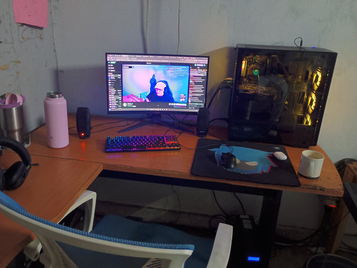 Maax2302_'s tweet photo. @giaantv Ahora estoy en mi casa, pero usualmente escucho tus directos mientras manejo haciendo de Uber xd https://t.co/04WXfozflk