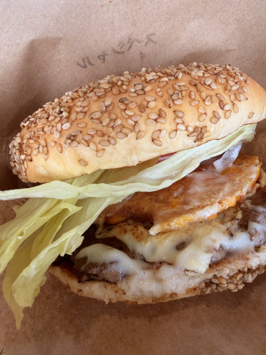 mtd4408's tweet photo. ランチは🍔
ここも美味しいですね😋
リピ確定👍 https://t.co/7ZmxRlNonq