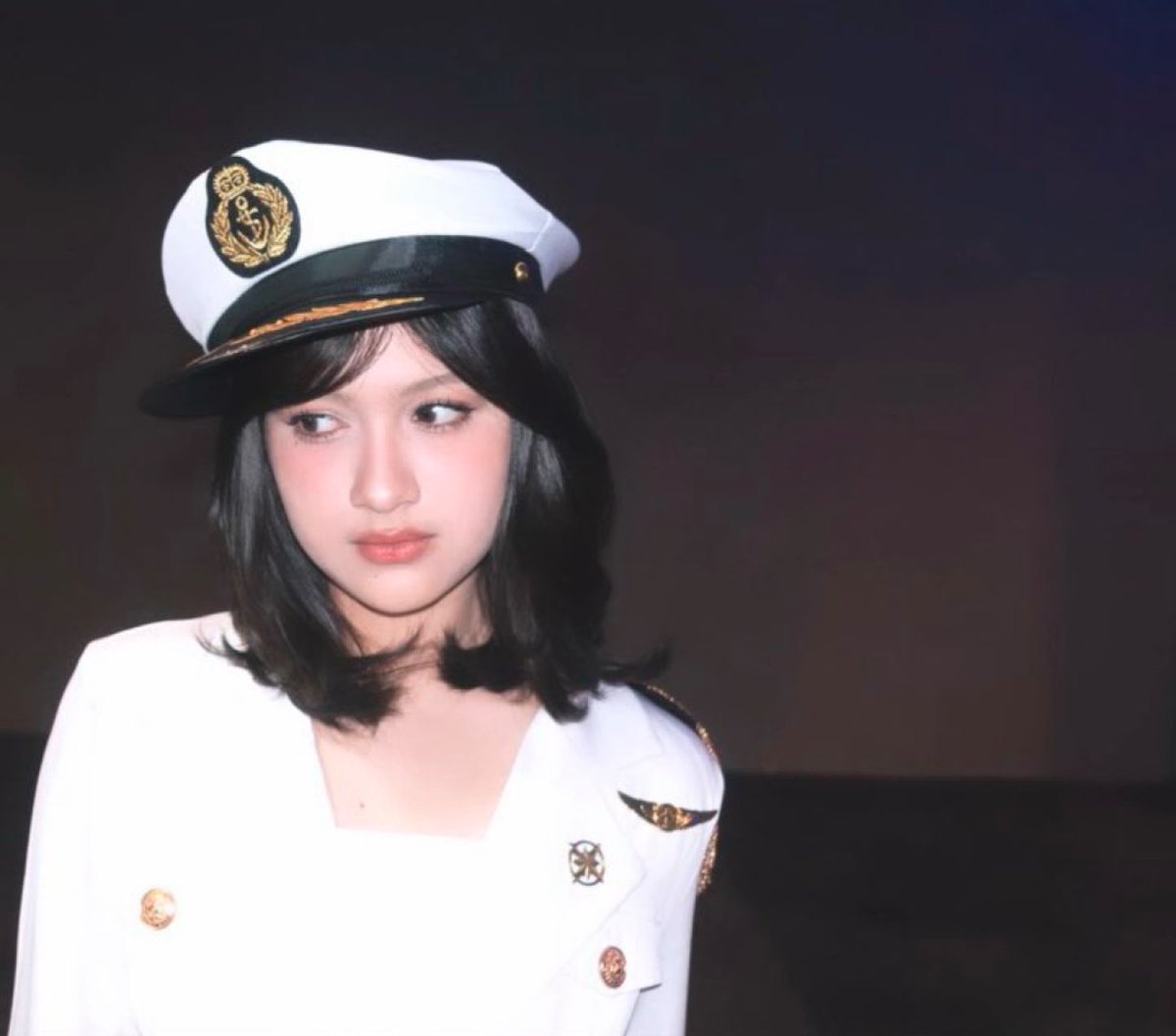 chocofy's tweet photo. masih kepikiran cakep gokil dan cocoknya outfit pilot kapal laud kapal orine kapal terbang ini https://t.co/YXa637dRKz