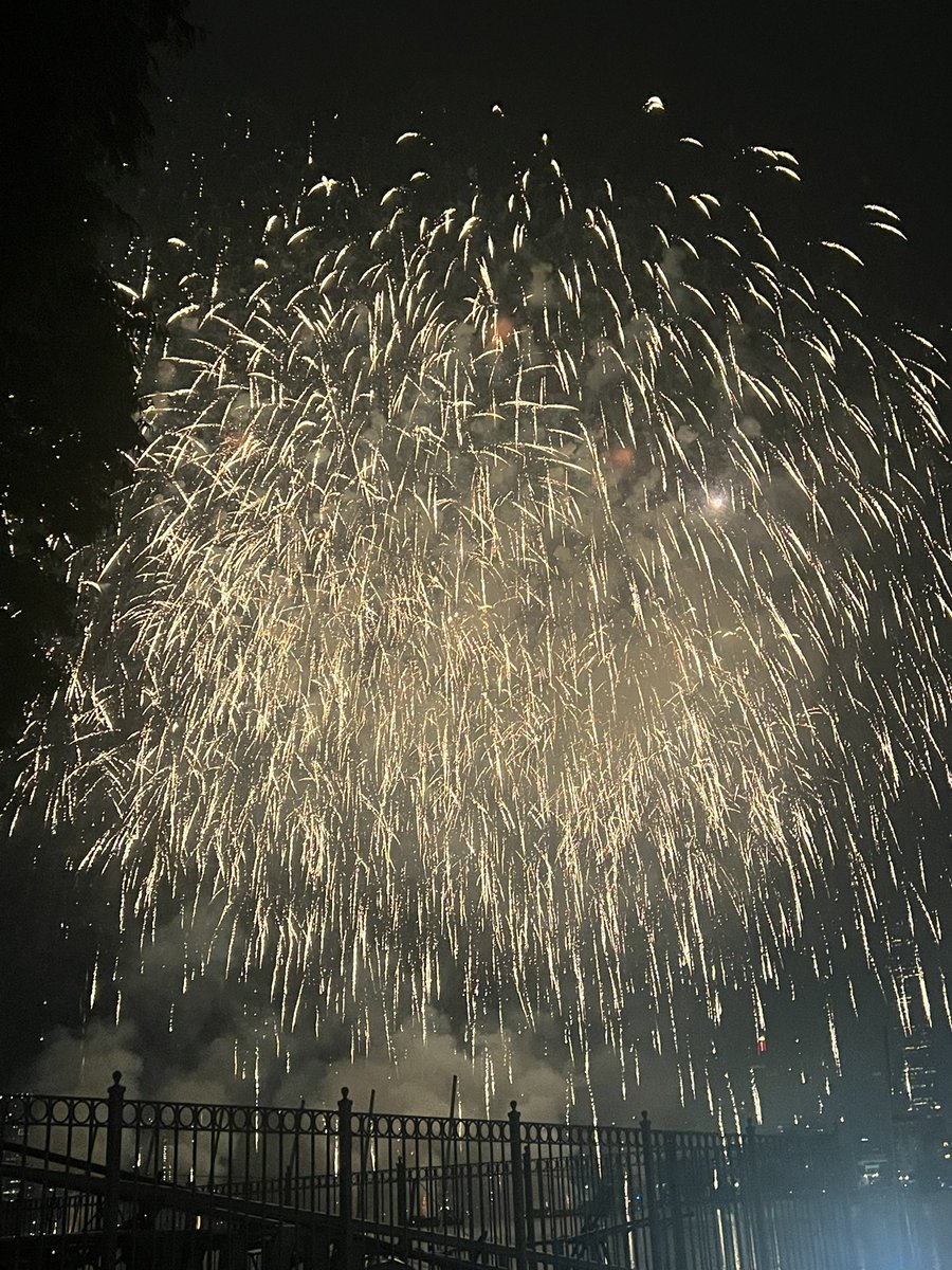alanis12311's tweet photo. Celebrating the 250th anniversary of USA from Boston MA.

茶葉投げとる笑
（ボストン茶会事件） https://t.co/A7zmupqxf4