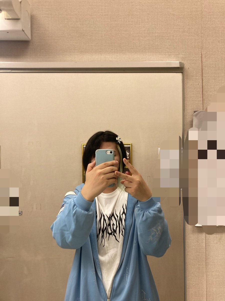 rotsusan623's tweet photo. 楽屋入りしたよ〜
周りの人達熟れてて怖いかも…:(´◦ω◦｀): https://t.co/iwOkXAgXfx