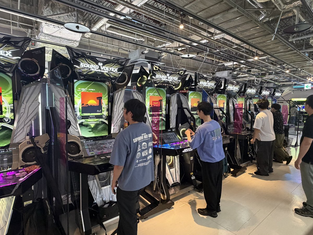 JinTatsuuu059's tweet photo. ・8人で一斉にOROCHI STRIKE[EXH]をプレーする様子
・8人で一斉にcouleur automnes de chocolat[MXM]をプレーする様子
・8人で一斉にAdansonia[MXM]をプレーする様子
・8人で一斉にMonkey Business(Band Edit.)[EXH]をプレーする様子 https://t.co/lbtLIMVFLt