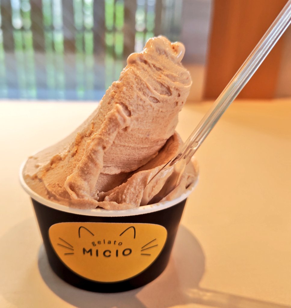 MPiGMrZGJrIbLoX's tweet photo. 晴れ☀️ではないけど、
雨☔も少なめだったので、
こないだのジェラート🍦屋さんへ

ローストアーモンドをチョイス👍。
アーモンドも入ってて食感も良いし、
匂いもけっこう口の中に広がって良い😊。
美味しかった👍。

鎌倉の路地中にある隠れたお店ですが是非とも🙂。

#MICIO #ミーチョ https://t.co/FAmf9MAi3N