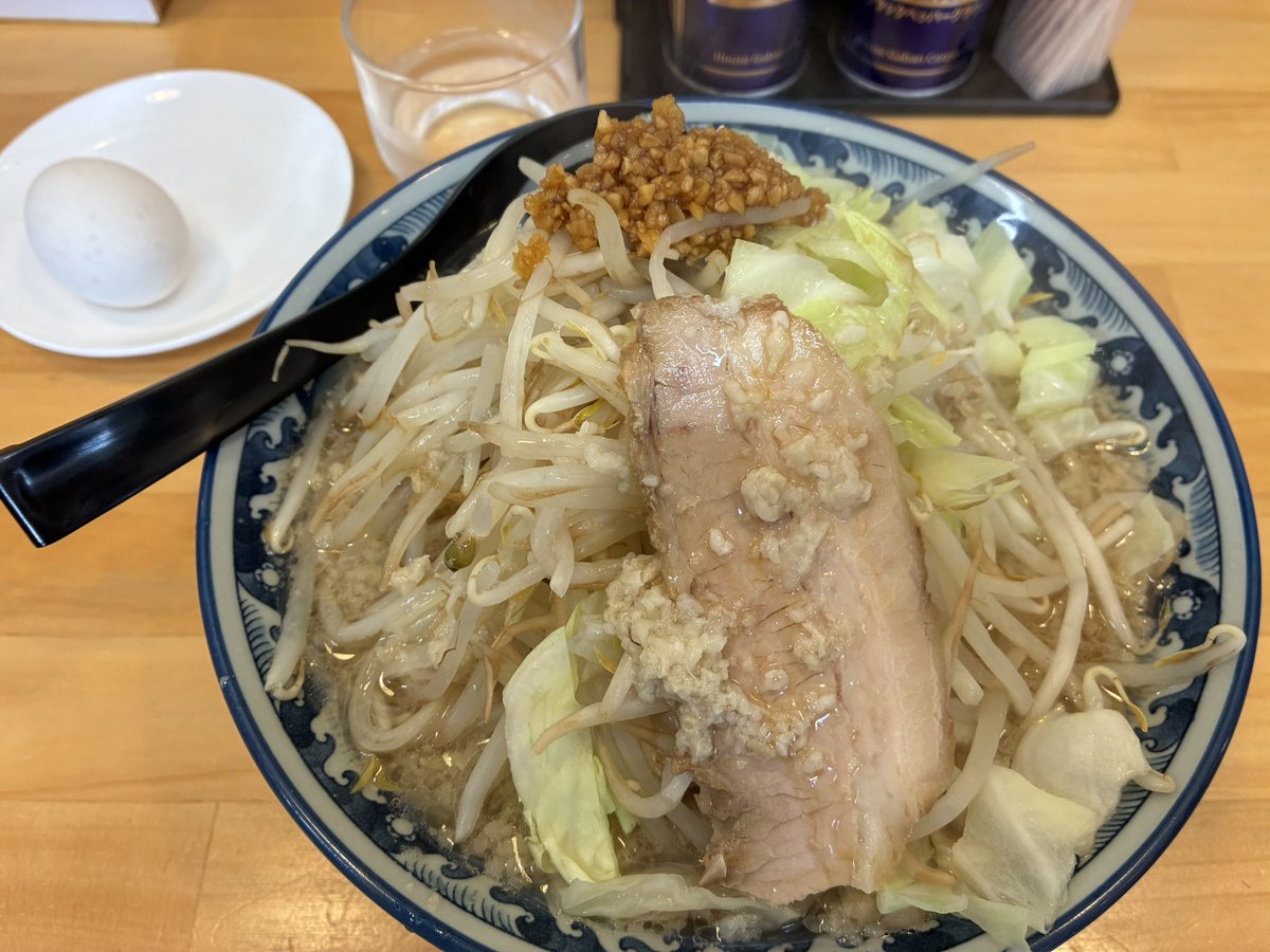 Yuuto2316's tweet photo. ブタラーメンボリューミーで美味しん♡
朝食べてないから喰えたぜ https://t.co/bCe0MfL8ON