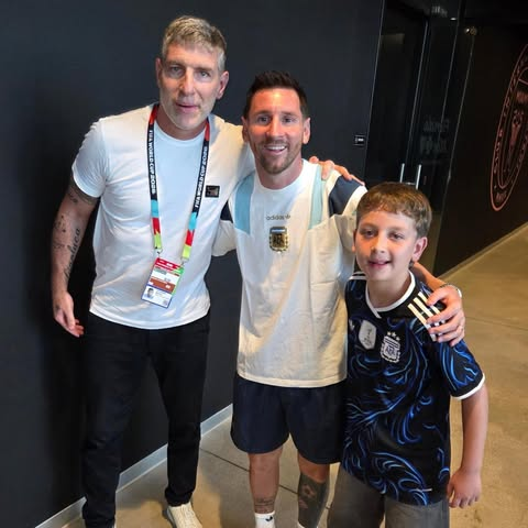 la12tuittera's tweet photo. 💙💛💙🇦🇷 MARTIN PALERMO visitó a los jugadores de la Selección Argentina en Miami y hubo fotos. https://t.co/GDuPz6PK9S
