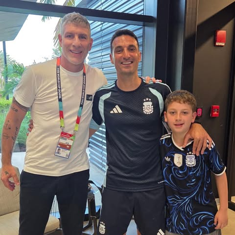 la12tuittera's tweet photo. 💙💛💙🇦🇷 MARTIN PALERMO visitó a los jugadores de la Selección Argentina en Miami y hubo fotos. https://t.co/GDuPz6PK9S