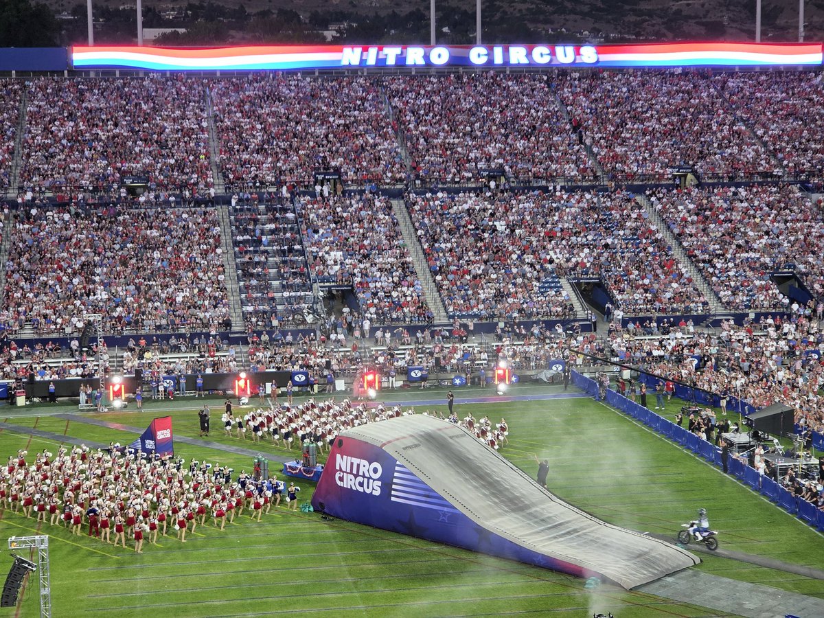 DavidTaggart's tweet photo. When George Washington was crossing the Delaware he was likely thinking "if we pull this off then one day motorcyclists will be flying through the air in stadiums to commemorate this great nation" https://t.co/Di2MOl5FzS