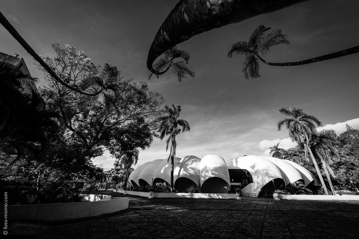 xoiiaamzss's tweet photo. Brutalism in Thailand ที่เด็กม.อ.หาดใหญ่คุ้นเคยขอมอบให้ตึกฟักทองคณะวิทย์เลย อยู่มาหลายปียังไม่เคยถ่ายจริง ๆ จัง ๆ สวยมากกกกกก 

Credit Photo : Amorn Sriwong, Rachot Kanjanavanit https://t.co/TjBfHiC9o3