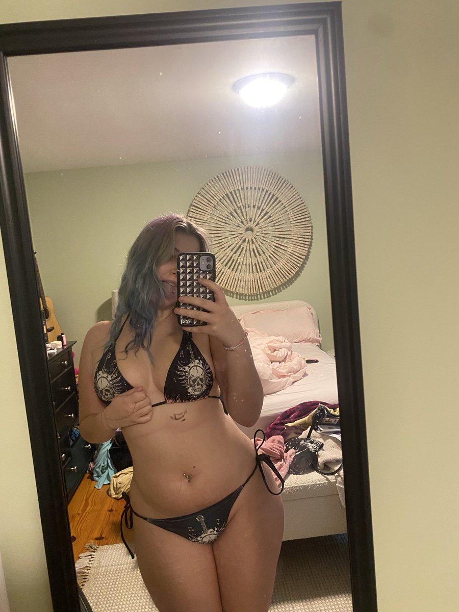 dizzyizzyyy3's tweet photo. my last post is doing so good for me thanks guys, makes me feel good #nsfw #goonette #nsfwtwt ignore the messy room in these thanks https://t.co/xNbf5sidPZ