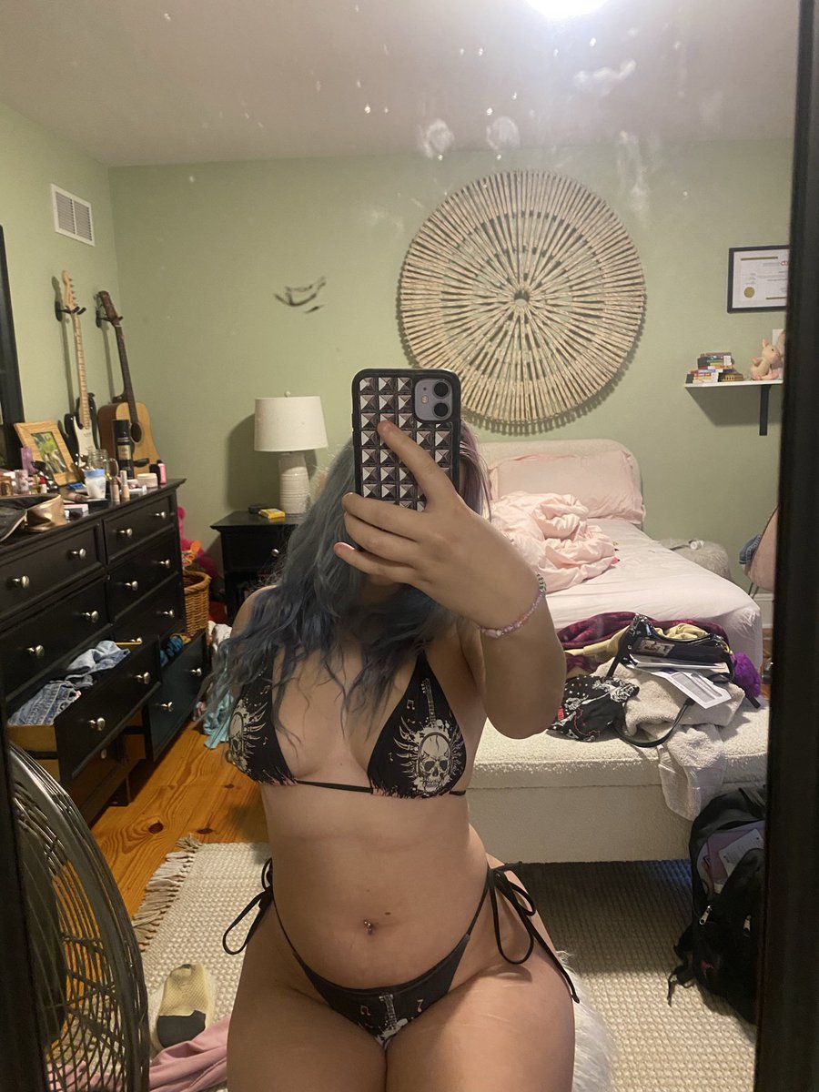 dizzyizzyyy3's tweet photo. my last post is doing so good for me thanks guys, makes me feel good #nsfw #goonette #nsfwtwt ignore the messy room in these thanks https://t.co/xNbf5sidPZ