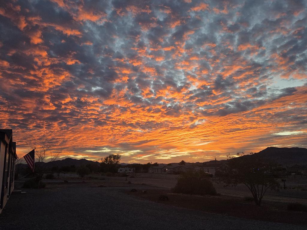 DJKing78's tweet photo. @TownofPahrump #sunset https://t.co/2G2EX03pYx