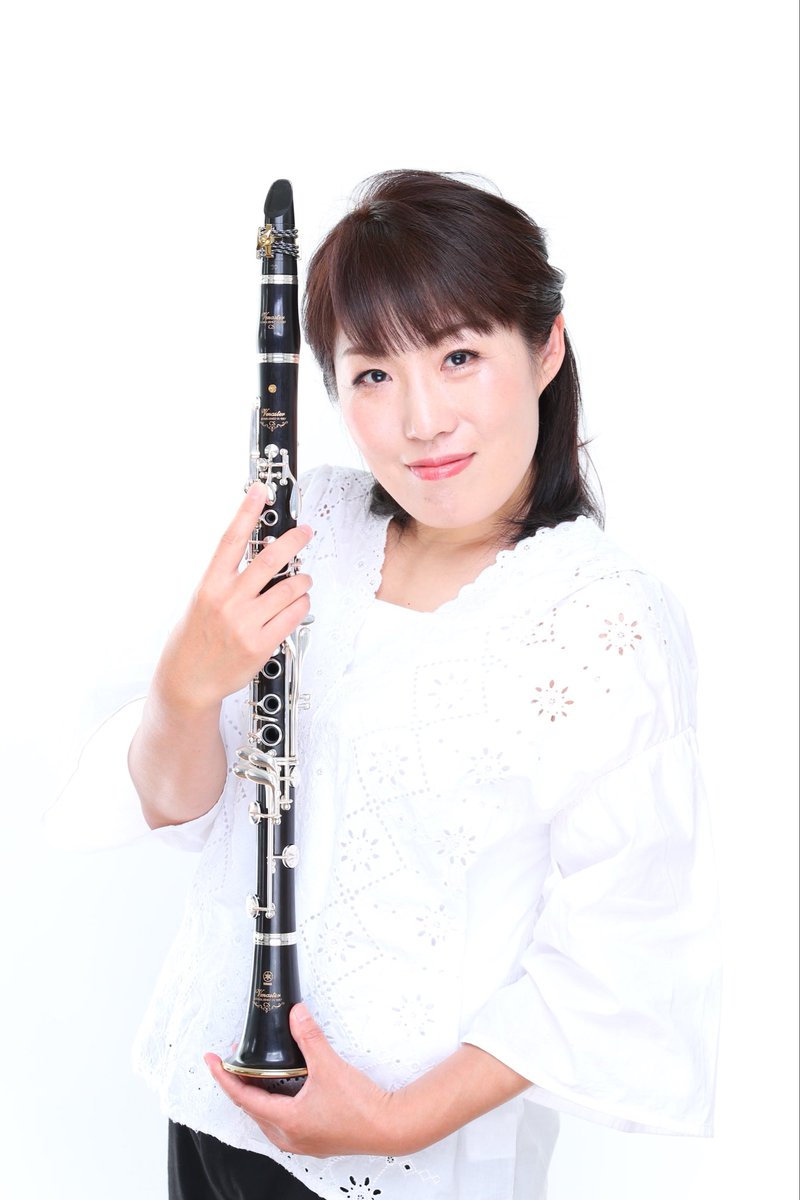 WarabiMusicians's tweet photo. 【今日は何の日？】
当協会員でクラリネット奏者の #瀧田奈々子 さんのお誕生日です！🍾
蕨市内の小、中学校を卒業している彼女、
演奏活動の他にも中高生の部活指導等でも活躍しております！
プロフィールはこちらから
https://t.co/Ws6ViCoSJL
#蕨市　#クラシック　#クラリネット https://t.co/UUuiFQr87H