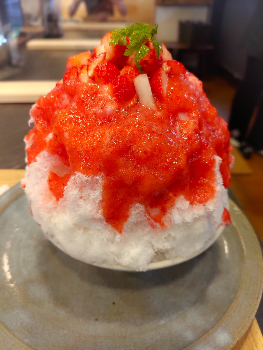 eq__if's tweet photo. どっちのタイプのかき氷も好きです https://t.co/RhnYYwLqNk